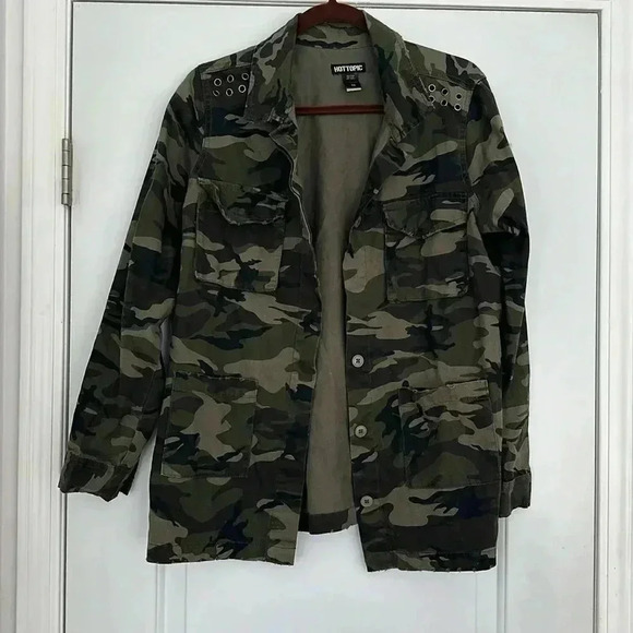 Hot Topic Camo Lightweight Jacket Sz L - Picture 1 of 7